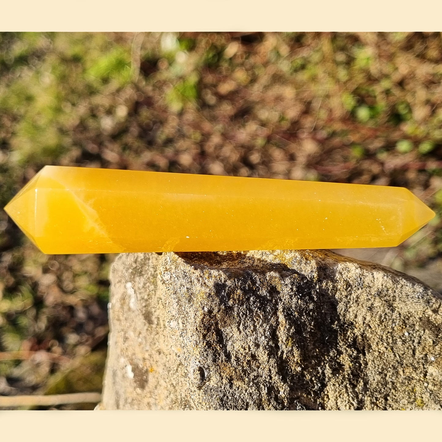 Calcite orange en pointe biterminée