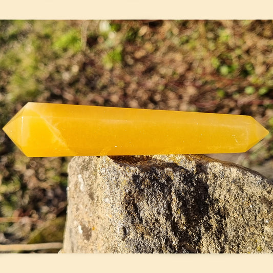 Calcite orange en pointe biterminée